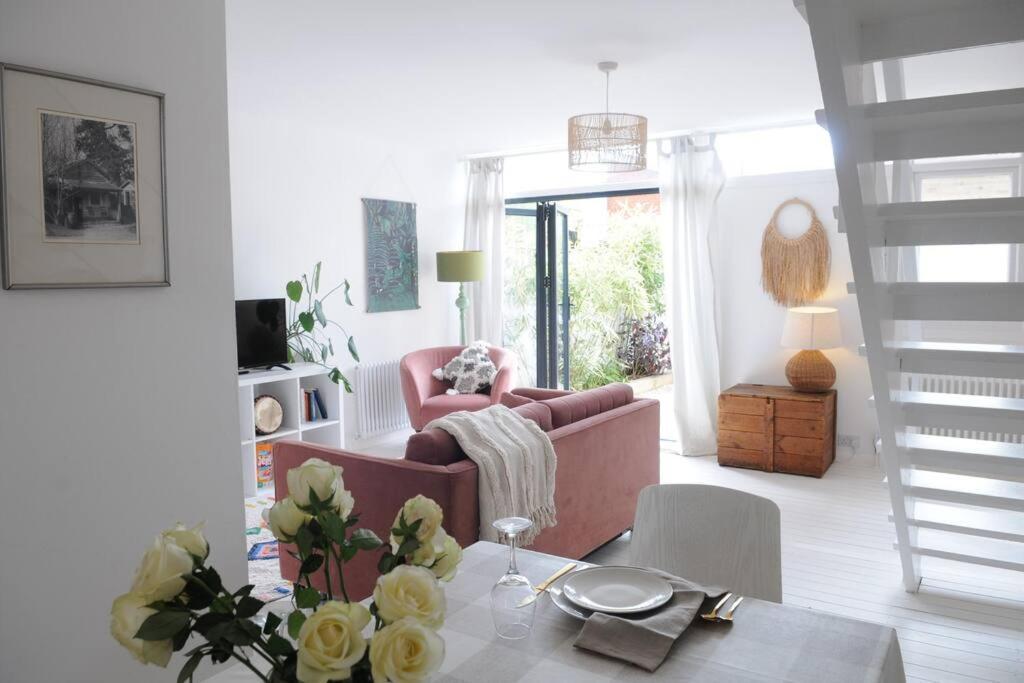 Light Filled Mid- Century 3 Bed Cottage In Dulwich London Exteriör bild
