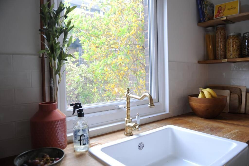Light Filled Mid- Century 3 Bed Cottage In Dulwich London Exteriör bild