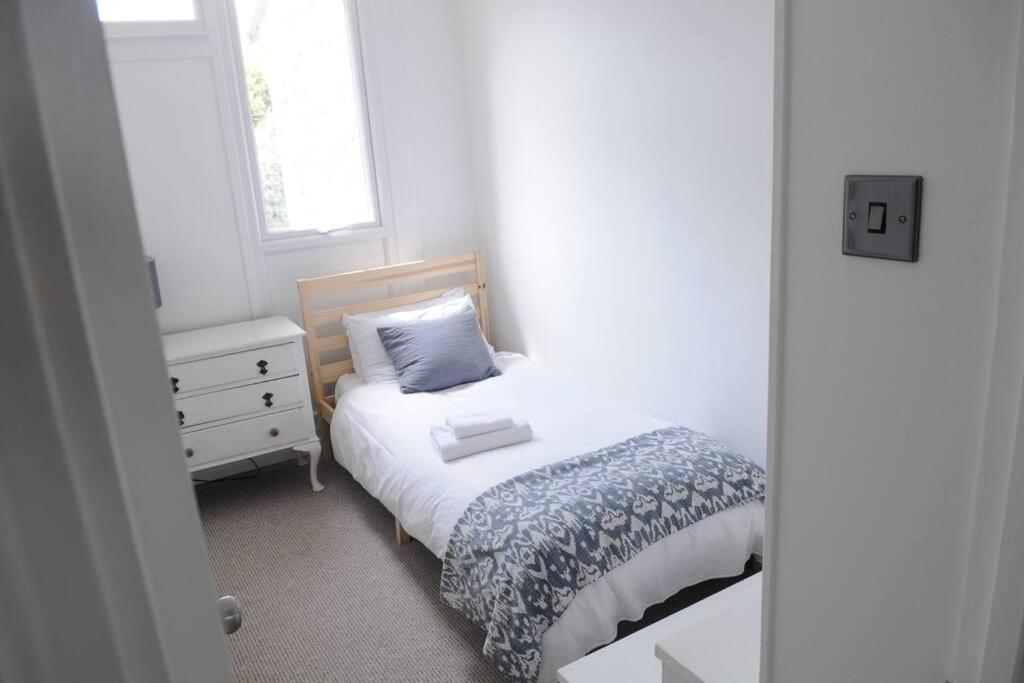 Light Filled Mid- Century 3 Bed Cottage In Dulwich London Exteriör bild