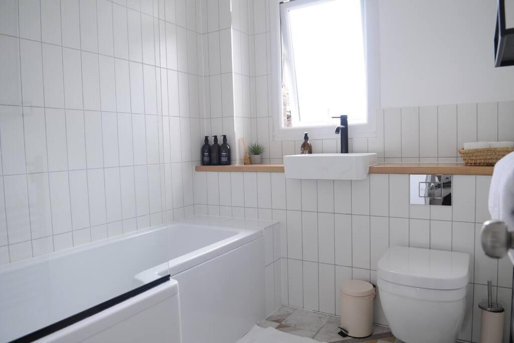 Light Filled Mid- Century 3 Bed Cottage In Dulwich London Exteriör bild